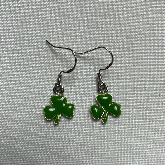 Green clover earrings, white gold plated hooks. .5” Sweet for St. Patrick’s day - Picture 1 of 3